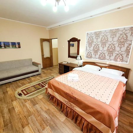 Апартаменты На Улице Розыбакиева, 103 Almatý Exterior foto