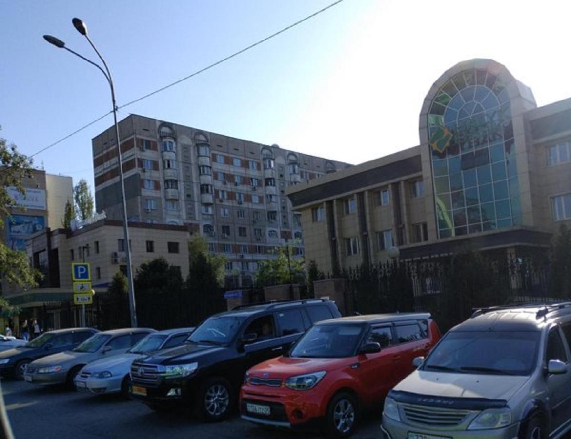 Апартаменты На Улице Розыбакиева, 103 Almatý Exterior foto